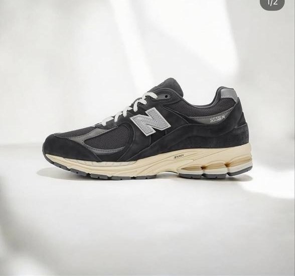 New Balance 2002R